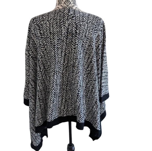 Lululemon Divinity Scarf Chunky Womens OS Soft Trax White Black Booluc Rel: 9/16 - Picture 5 of 14